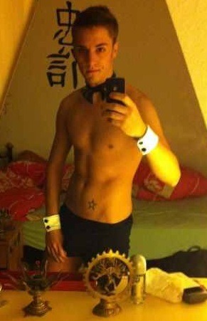 twink with tattoo squirtz twink with tattoo squirtz